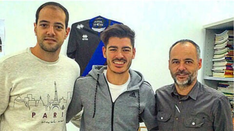 El jugador del Rayo Vallecano, Jozabed S&aacute;nchez, junto a Ra&uacute;l Granado y F&eacute;lix Jos&eacute; Casillas