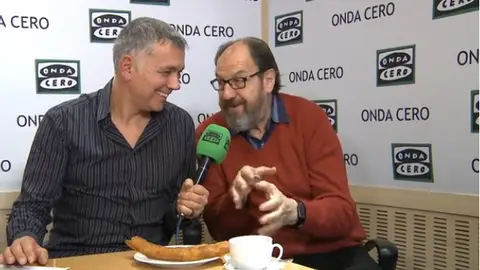 José María Pou junto a Juan Ramón Lucas en un momento de la entrevista en Más de uno José María Pou junto a Juan Ramón Lucas en un momento de la entrevista en Más de uno