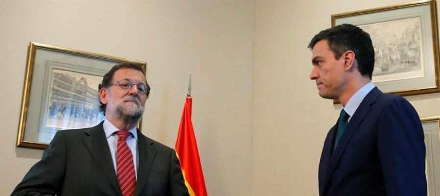 El presidente del Gobierno en funciones, Mariano Rajoy, y el secretario general del PSOE, Pedro Sánchez El presidente del Gobierno en funciones, Mariano Rajoy, y el secretario general del PSOE, Pedro Sánchez