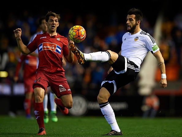 Valencia 2 - 1 Espanyol. El Valencia vence y alivia su crisis Valencia 2 - 1 Espanyol. El Valencia vence y alivia su crisis