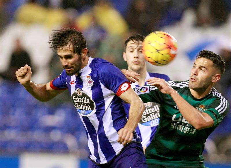 El Deportivo rescata un punto en el descuento ante el Betis El Deportivo rescata un punto en el descuento ante el Betis