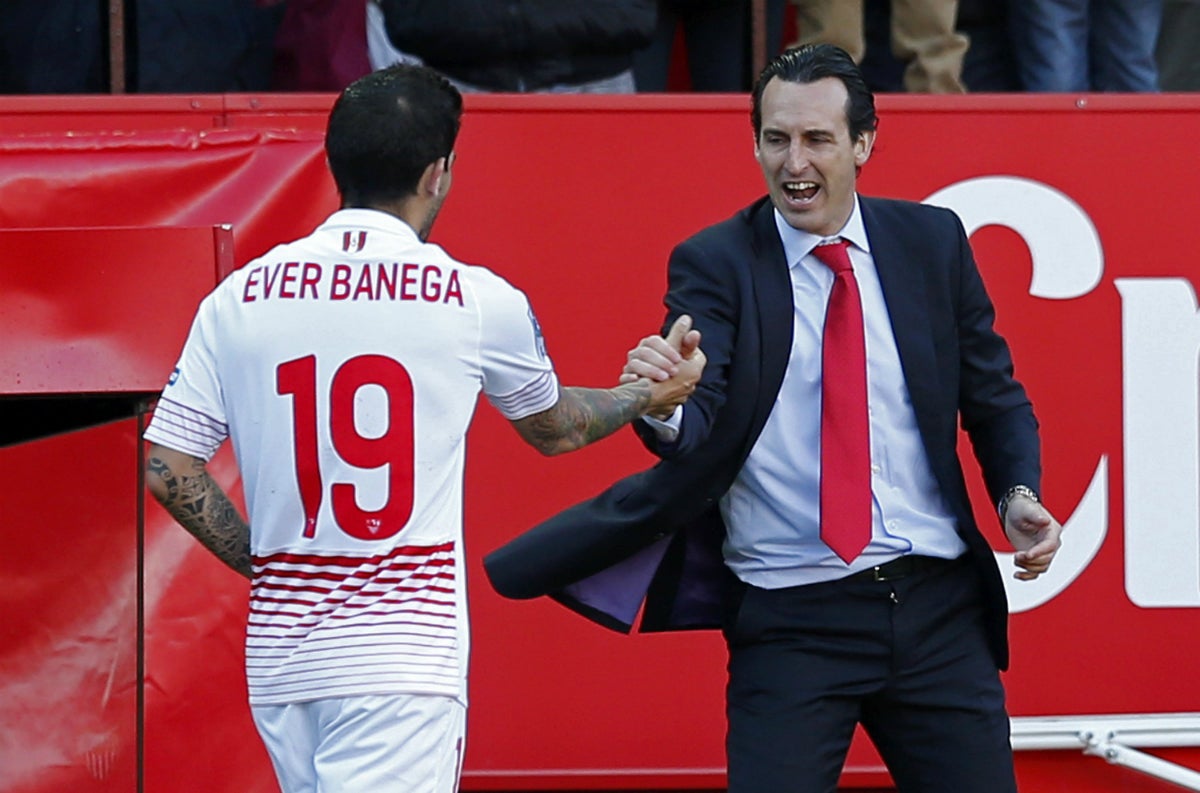 Sevilla 2 - 0 Las Palmas. El Sevilla se lleva la victoria en casa Sevilla 2 - 0 Las Palmas. El Sevilla se lleva la victoria en casa