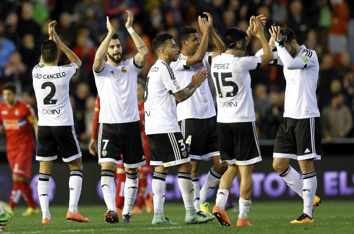 Los jugadores del Valencia lucirán el apellido de sus madres ante el Villarreal Los jugadores del Valencia lucirán el apellido de sus madres ante el Villarreal