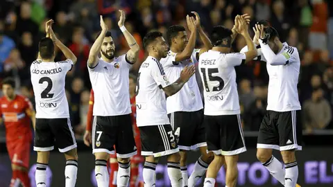 Los jugadores del Valencia celebran un triunfo Los jugadores del Valencia celebran un triunfo