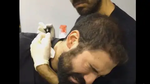 Jorge Cremades y Hugo Silva Frame del vídeo de Jorge Cremades 'Cuando la cagas por amor'