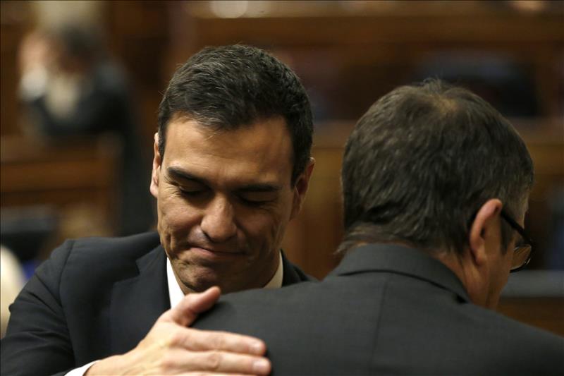Pedro Sánchez hablará hoy con Patxi López de una fecha para la investidura Pedro Sánchez hablará hoy con Patxi López de una fecha para la investidura