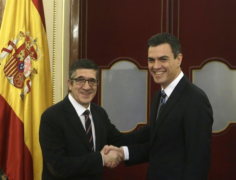 Pedro Sánchez ofrece a Patxi López un puesto en la ejecutiva del PSOE Pedro Sánchez ofrece a Patxi López un puesto en la ejecutiva del PSOE