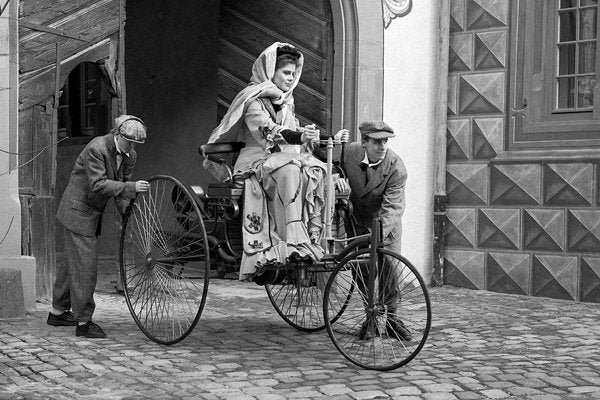 Historias de la historia: Los primeros automóviles y las mujeres Historias de la historia: Los primeros automóviles y las mujeres