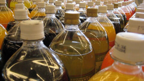 El tipo de botella influye en c&oacute;mo sabe tu refresco.