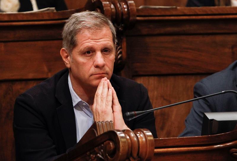 Alberto Fernández Díaz acusa a Colau de "kamikaze" por su desplante al Rey Alberto Fernández Díaz acusa a Colau de "kamikaze" por su desplante al Rey