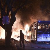 Momento de la explosión del coche bomba en Ankara