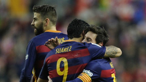 Luis Su&aacute;rez y Leo Messi celebran uno de los goles del argentino contra el Sporting