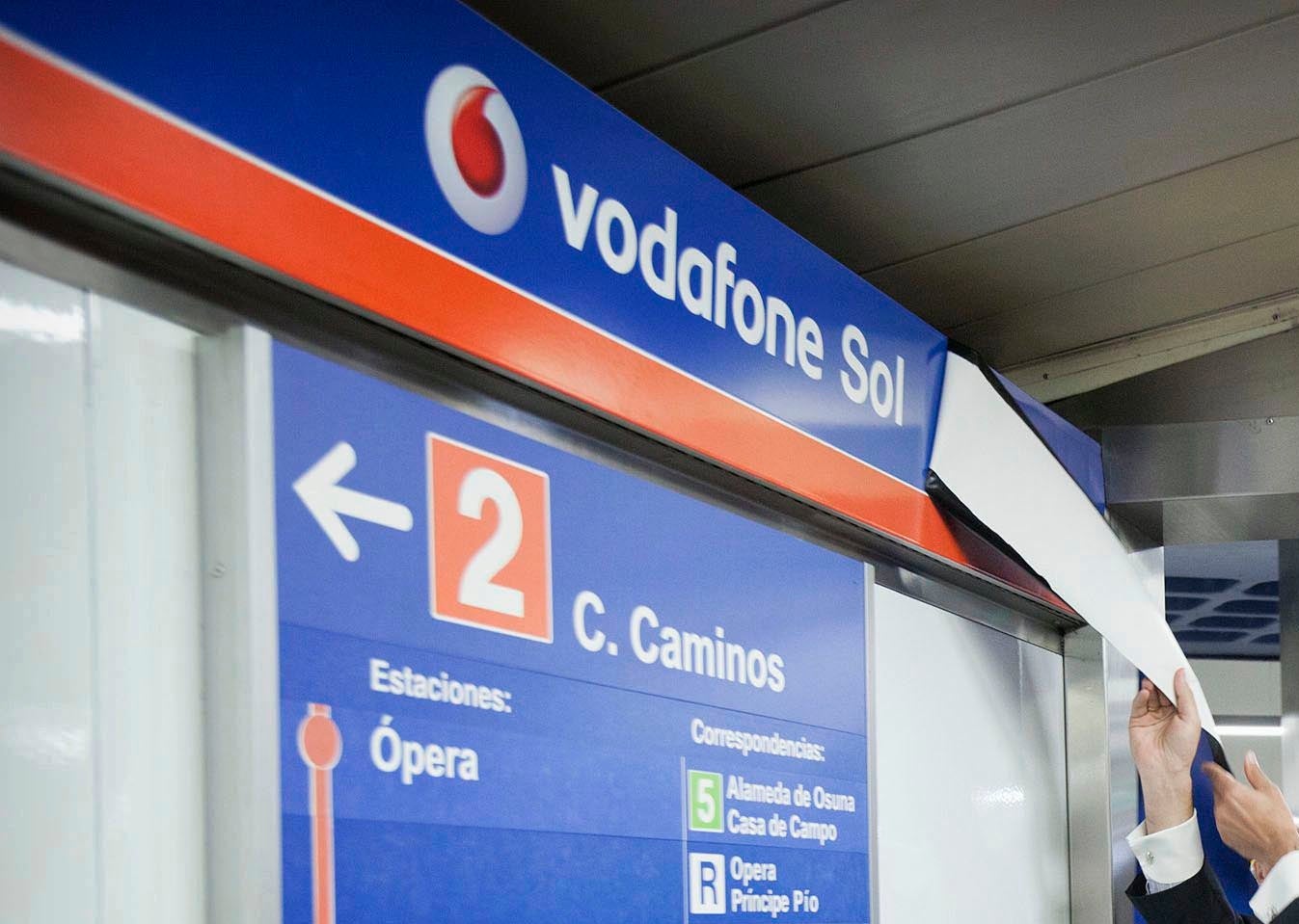 La estación de metro de Sol y La Línea 2 recuperan su nombre tras finalizar el patrocinio de Vodafone La estación de metro de Sol y La Línea 2 recuperan su nombre tras finalizar el patrocinio de Vodafone