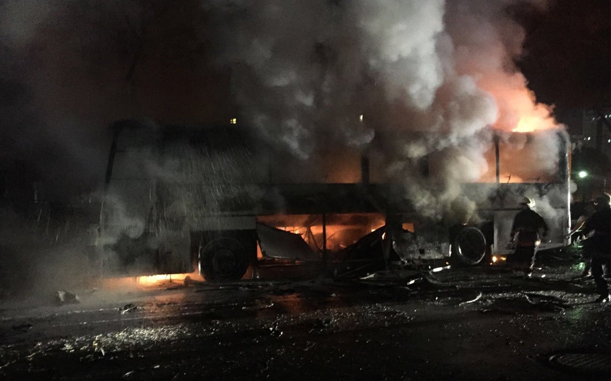 Al menos 28 muertos y 61heridos en un ataque con coche bomba en Ankara Al menos 28 muertos y 61heridos en un ataque con coche bomba en Ankara