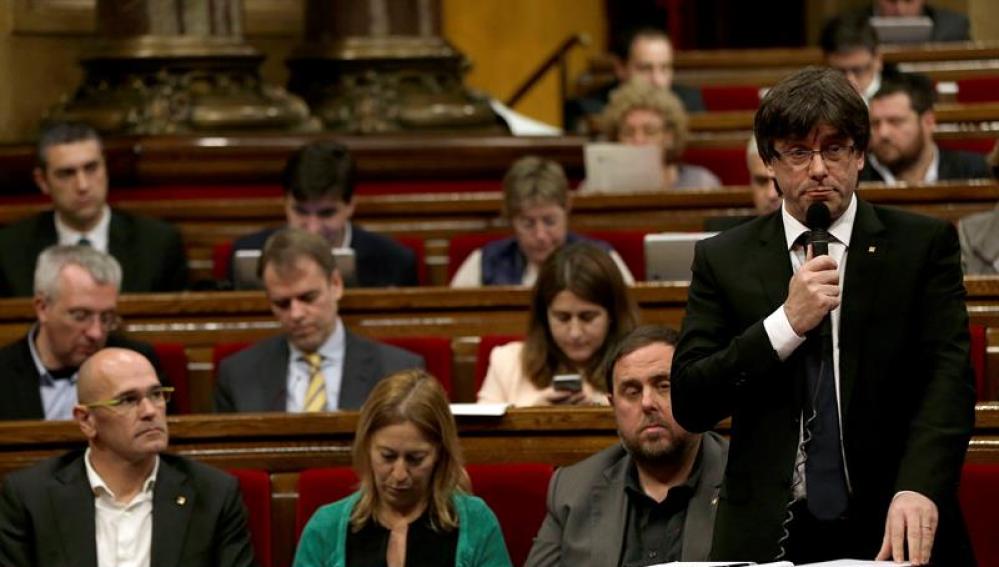  El presidente de la Generalitat, Carles Puigdemont durante la sesión de control