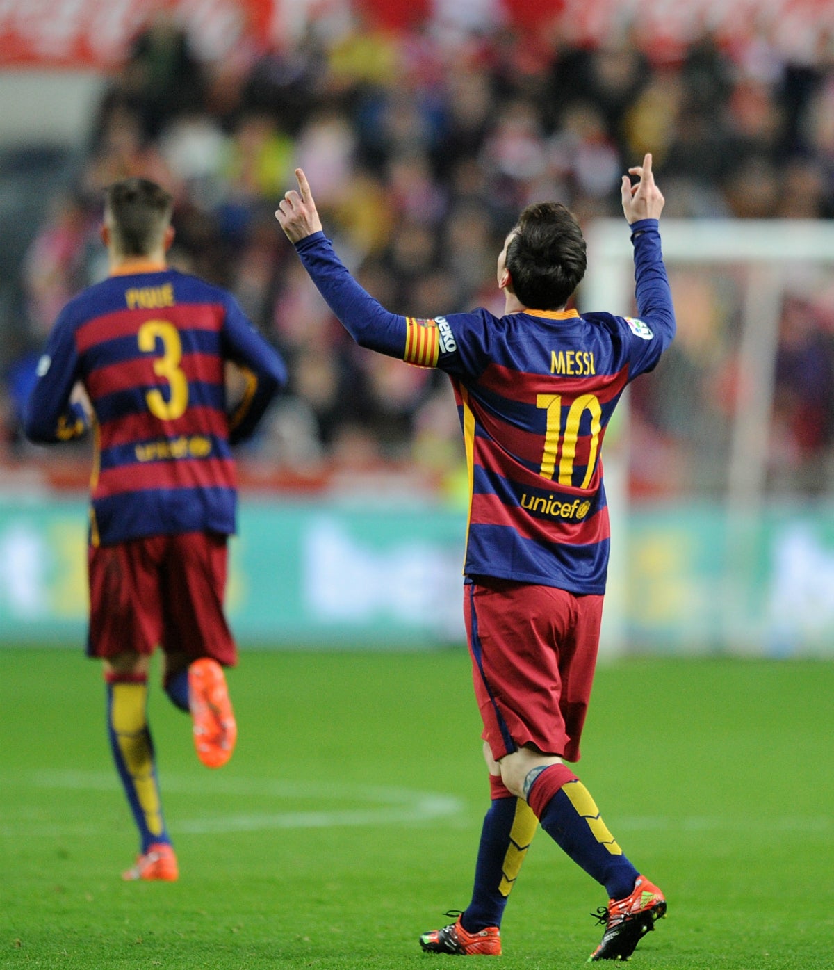 Messi y Suárez guían al Barcelona contra el Sporting en El Molinón Messi y Suárez guían al Barcelona contra el Sporting en El Molinón