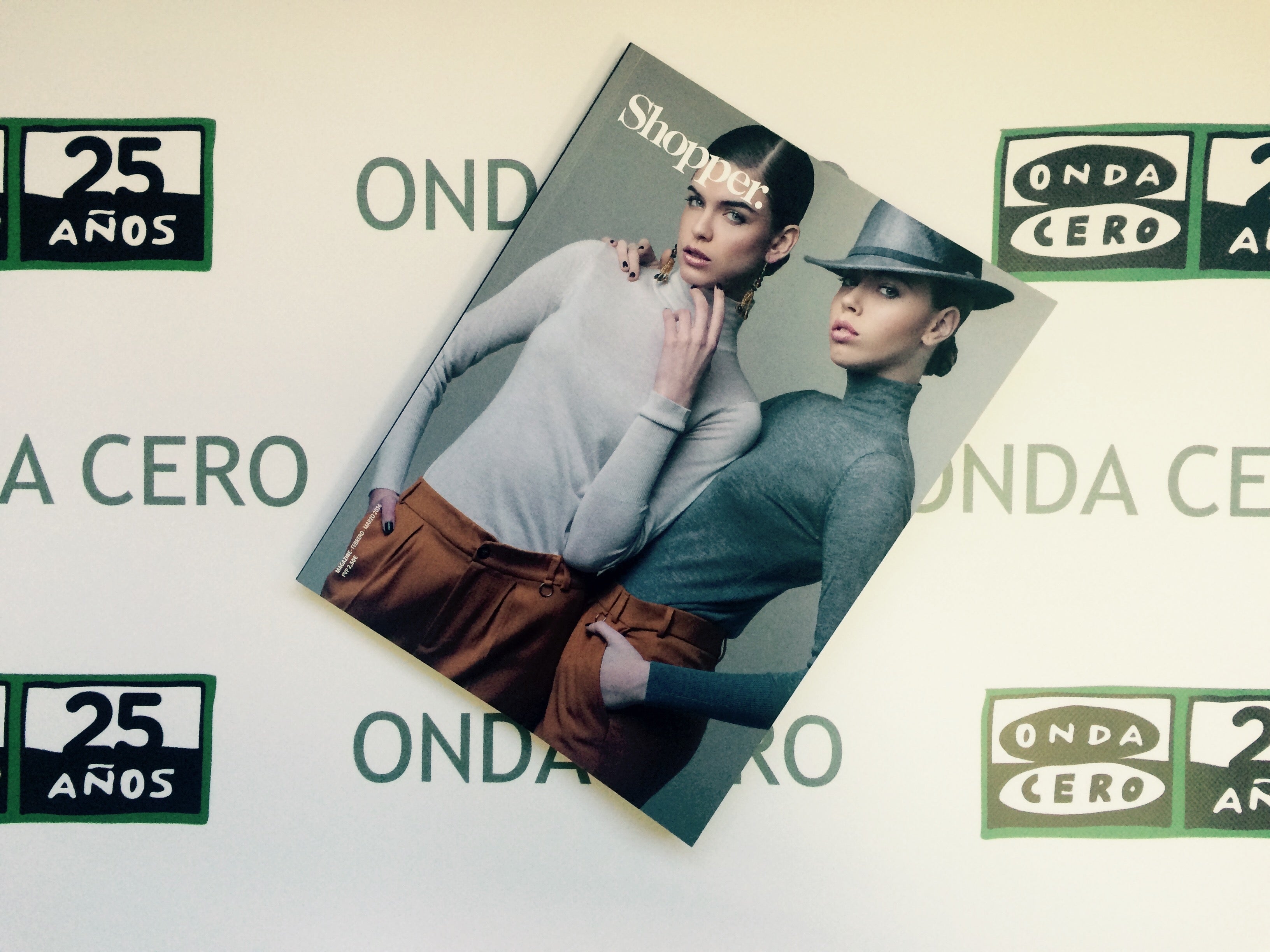 Presentamos el nº 17 de Shopper Magazine con su jefa de redacción, María Huertas Presentamos el nº 17 de Shopper Magazine con su jefa de redacción, María Huertas