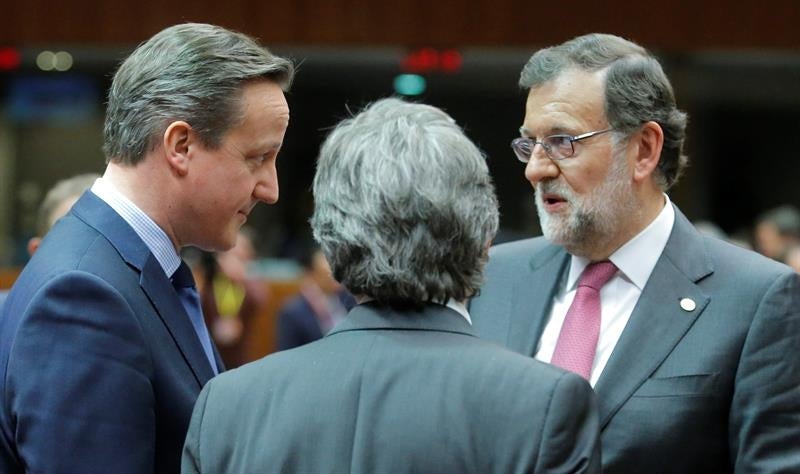 La criba mediática. "Rajoy vuelve a las portadas gracias a su pillada con David Cameron" La criba mediática. "Rajoy vuelve a las portadas gracias a su pillada con David Cameron"