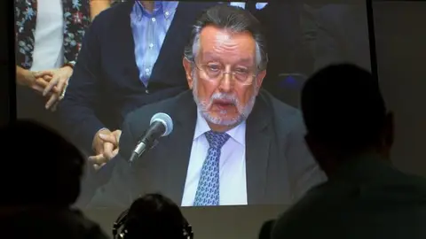 El exvicealcalde de Valencia, Alfonso Grau, durante su declaración en el juicio por el 'caso Nóos' El exvicealcalde de Valencia, Alfonso Grau, durante su declaración en el juicio por el 'caso Nóos'