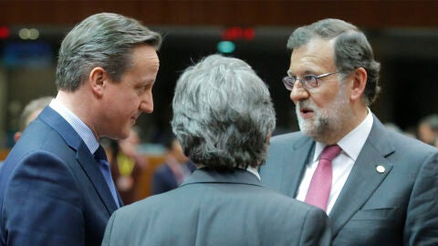 Mariano Rajoy junto a Cameron