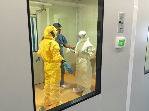 El Rey visita la Unidad de Aislamiento de Alto Nivel del Hospital General de la Defensa, Gómez Ulla El Rey visita la Unidad de Aislamiento de Alto Nivel del Hospital General de la Defensa, Gómez Ulla