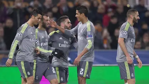 El Real Madrid celebra el gol de Jesé ante la Roma El Real Madrid celebra el gol de Jesé ante la Roma