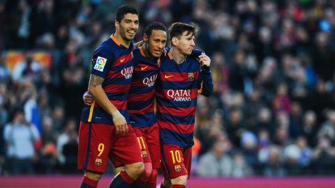 Su&aacute;rez, Neymar y Messi caminan juntos