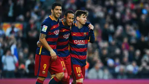 Suárez, Neymar y Messi caminan juntos Suárez, Neymar y Messi caminan juntos