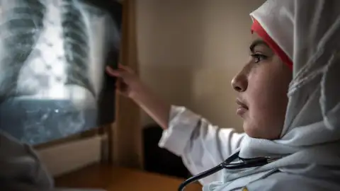 Fatima, futura cirujana Fatima, futura cirujana