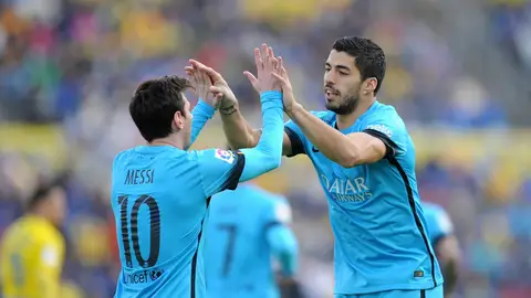 Leo Messi y Luis Suárez celebran el gol del uruguayo ante Las Palmas Leo Messi y Luis Suárez celebran el gol del uruguayo ante Las Palmas