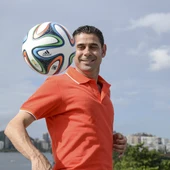Hierro, con un balón Hierro, con un balón