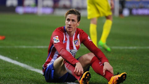 Torres, sentado en el c&eacute;sped