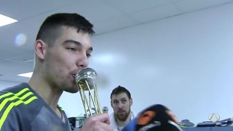 Willy Hernang&oacute;mez celebra la victoria en la Copa del Rey