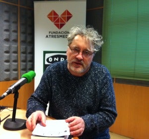 El escritor Manuel Rivas en los estudios Onda Cero A Coruña El escritor Manuel Rivas en los estudios Onda Cero A Coruña