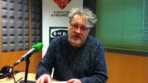 El escritor Manuel Rivas en los estudios Onda Cero A Coruña El escritor Manuel Rivas en los estudios Onda Cero A Coruña