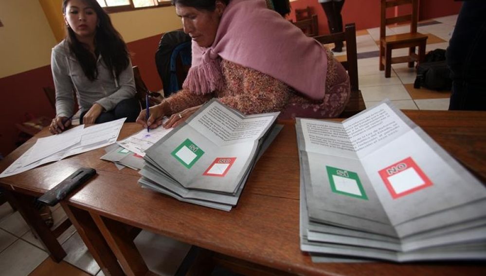Recuento de votos en el referéndum en Bolivia