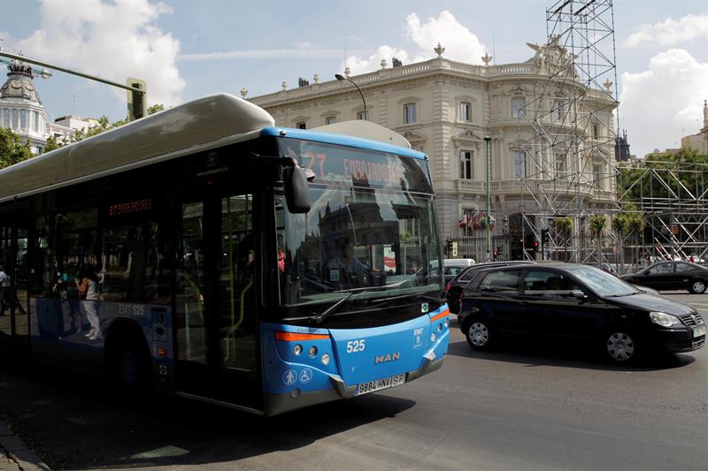 Madrid pone a prueba la nueva línea exprés E4 de la EMT con una carrera con un coche, una bici y Metro Madrid pone a prueba la nueva línea exprés E4 de la EMT con una carrera con un coche, una bici y Metro