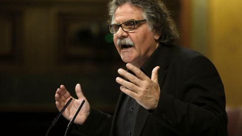 Joan Tard&agrave; durante su intervenci&oacute;n en el debate de investidura