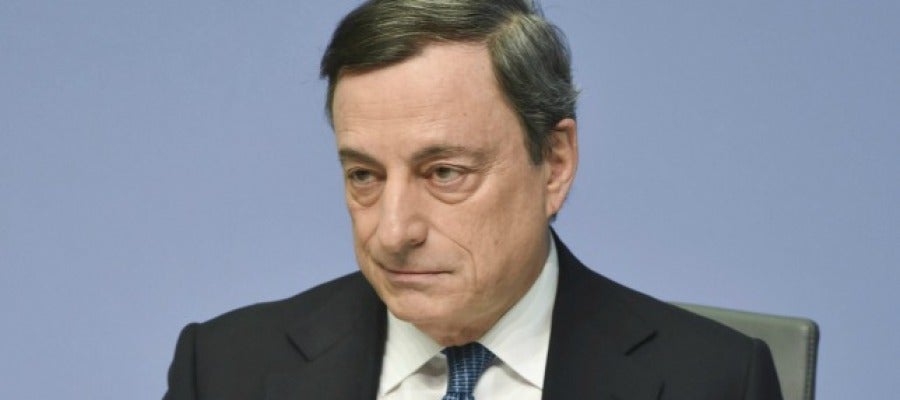 Mario Draghi no convence pese a la barra libre de crédito a los bancos europeos