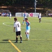 Niños jugando al fútbol
