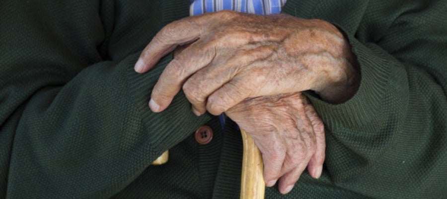 Manos de un anciano Manos de un anciano