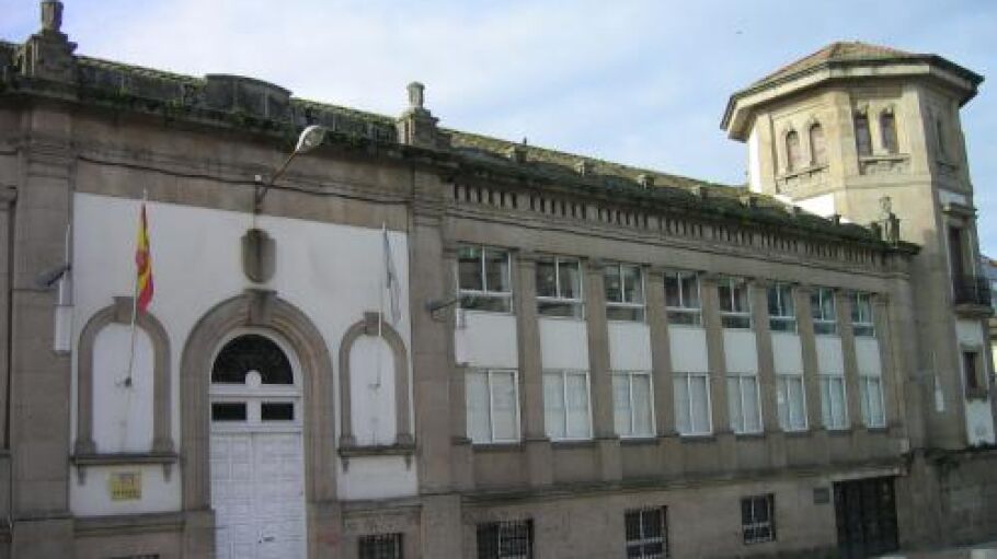 Fachado do colexio en Pontevedra