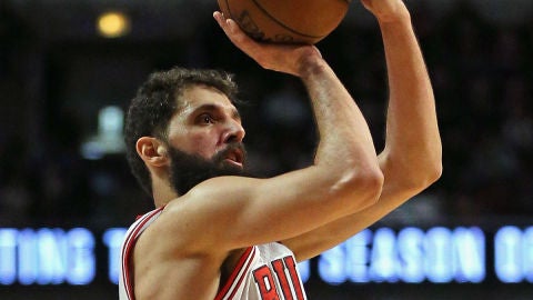 Nikola Mirotic lanza a canasta