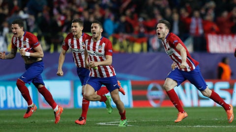 Sa&uacute;l, Koke, Lucas y Gim&eacute;nez corren hacia Oblak para celebrar el pase a cuartos