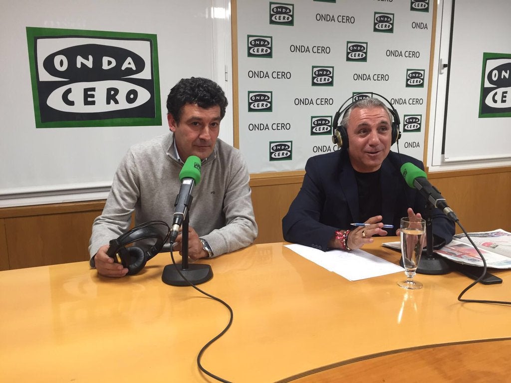Hristo Stoichkov: "Neymar se queda seguro. Es imposible que vuelva a pasar lo de Figo" Hristo Stoichkov: "Neymar se queda seguro. Es imposible que vuelva a pasar lo de Figo"