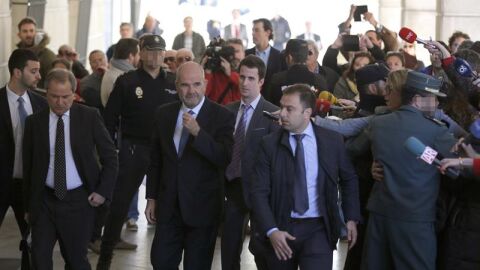 El expresidente de la Junta de Andaluc&iacute;a, Manuel Chaves, a su llegada al Juzgado de Sevilla