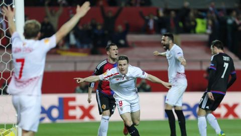 Kevin Gameiro celebra uno de sus goles ante el Basilea