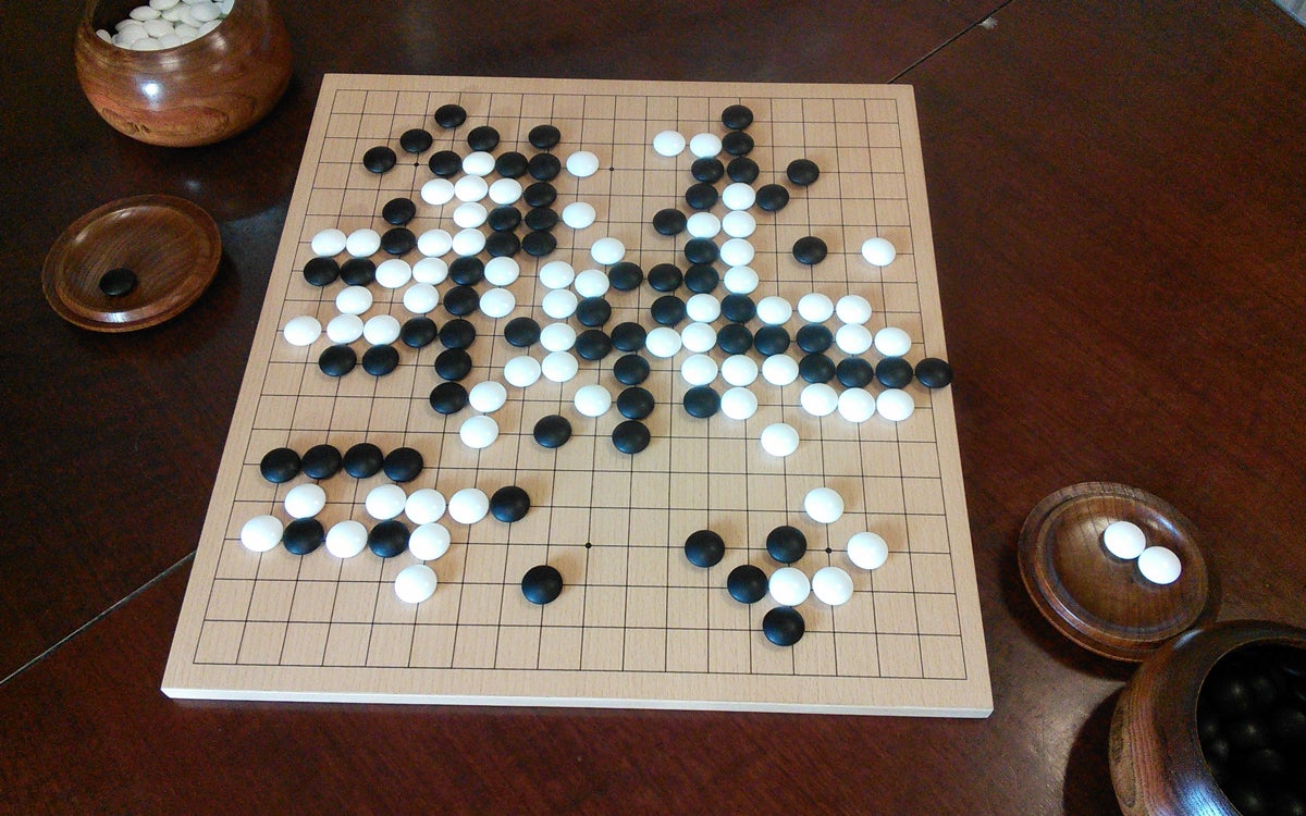 La Brújula de la Ciencia: Una inteligencia artificial de Google logra dominar el juego oriental de Go La Brújula de la Ciencia: Una inteligencia artificial de Google logra dominar el juego oriental de Go