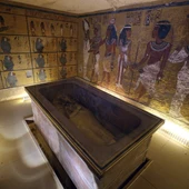 Fotografía de archivo que muestra el interior de la cámara funeraria de Tutankamón Fotografía de archivo que muestra el interior de la cámara funeraria de Tutankamón