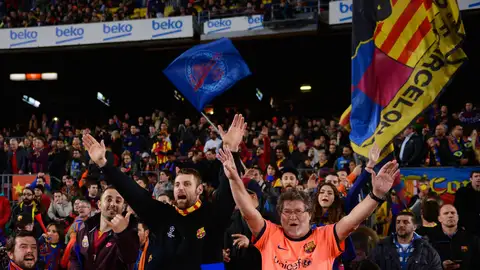 Aficionados del Barcelona en el Camp Nou Aficionados del Barcelona en el Camp Nou
